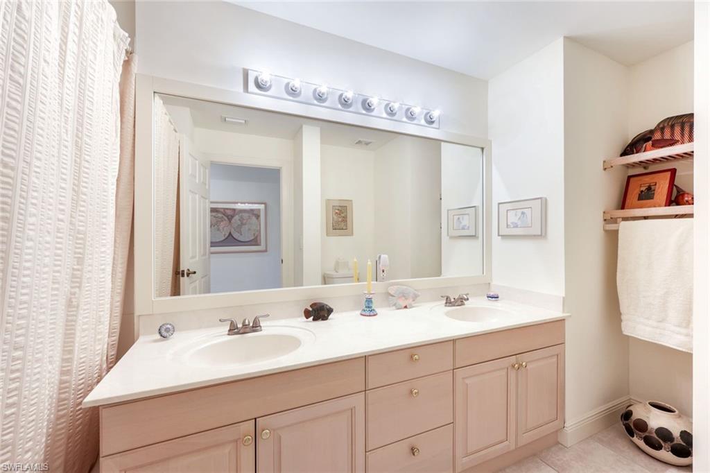 LAGUNA ROYALE - Residential