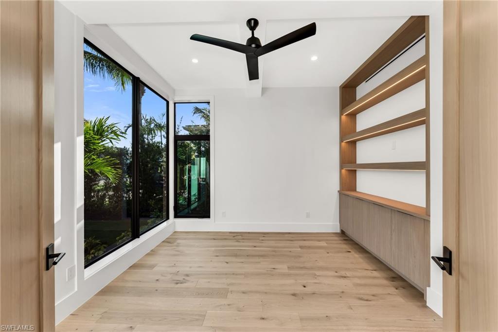 LAKE PARK - Residential