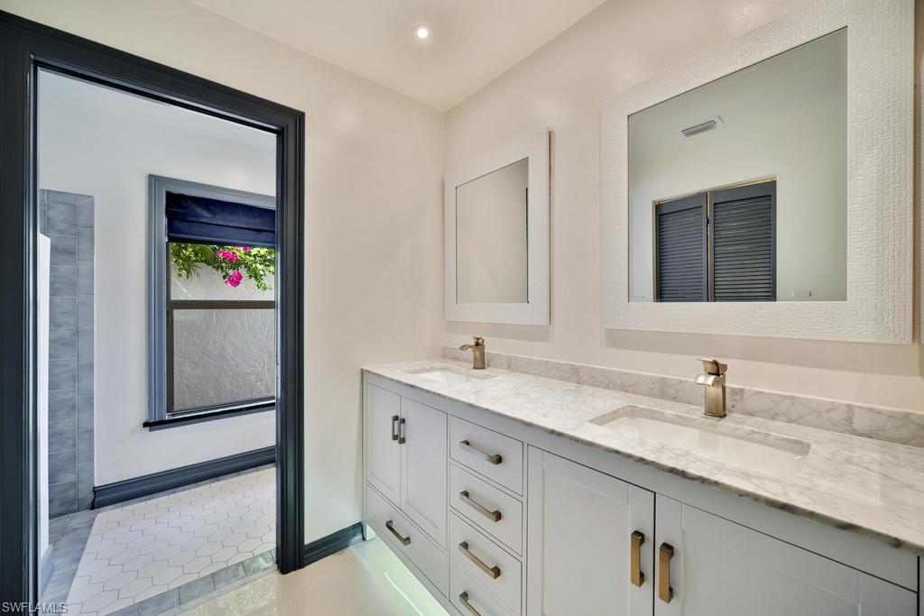 LIVINGSTON WOODS - Residential