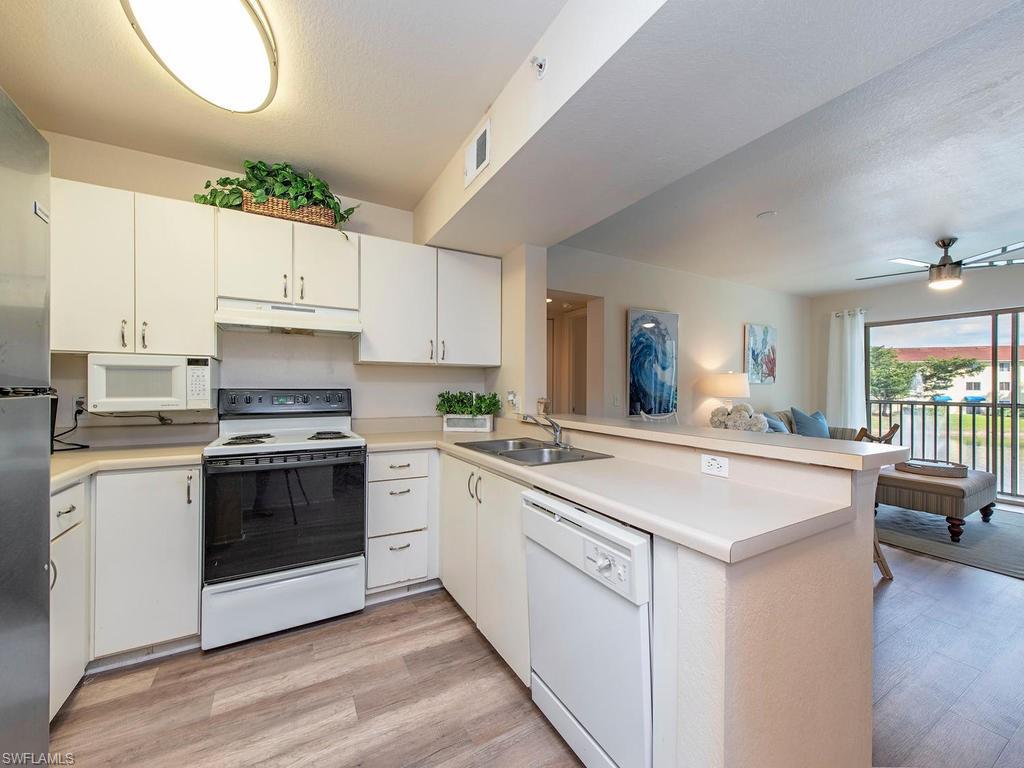 KEY ROYAL CONDOMINIUMS - Residential