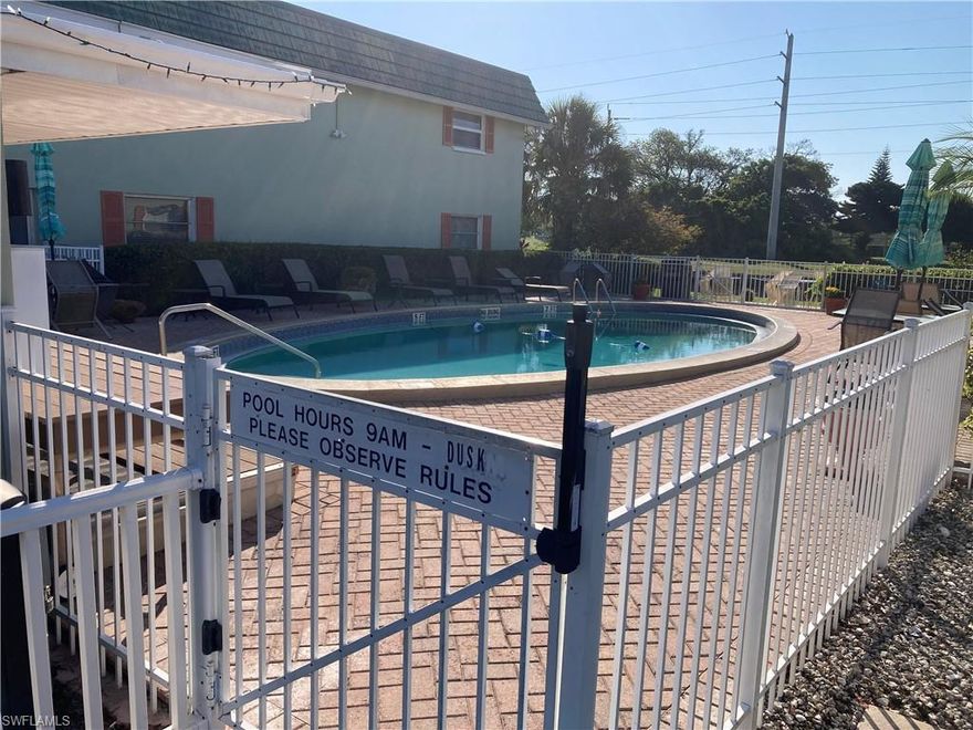 Valley Stream Court condos are quiet and friendly. It's a 55-plus community in an Ideal location close to downtown and Naples beaches. Brand new carpet in both bedrooms, plus indoor/outdoor carpet in the lanai. New A/C in 2020.