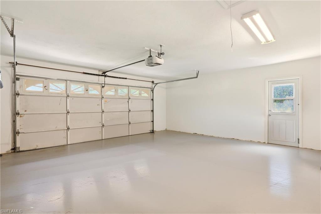 LONGSHORE LAKE - Residential