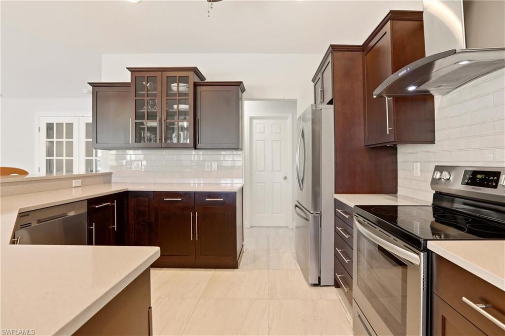 LONGSHORE LAKE - Residential