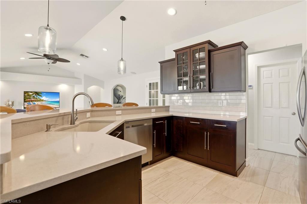 LONGSHORE LAKE - Residential