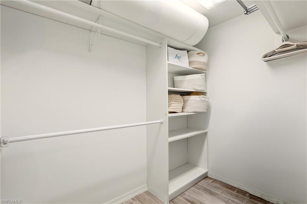 LONGSHORE LAKE - Residential