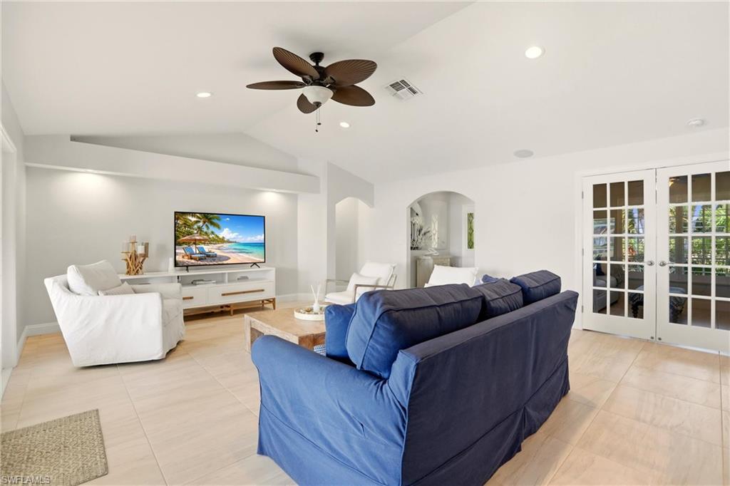 LONGSHORE LAKE - Residential