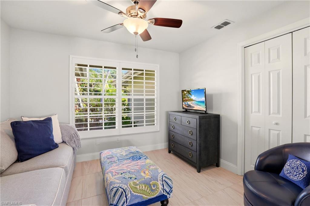 LONGSHORE LAKE - Residential