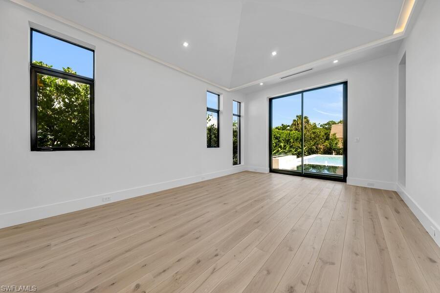 LAKE PARK - Residential