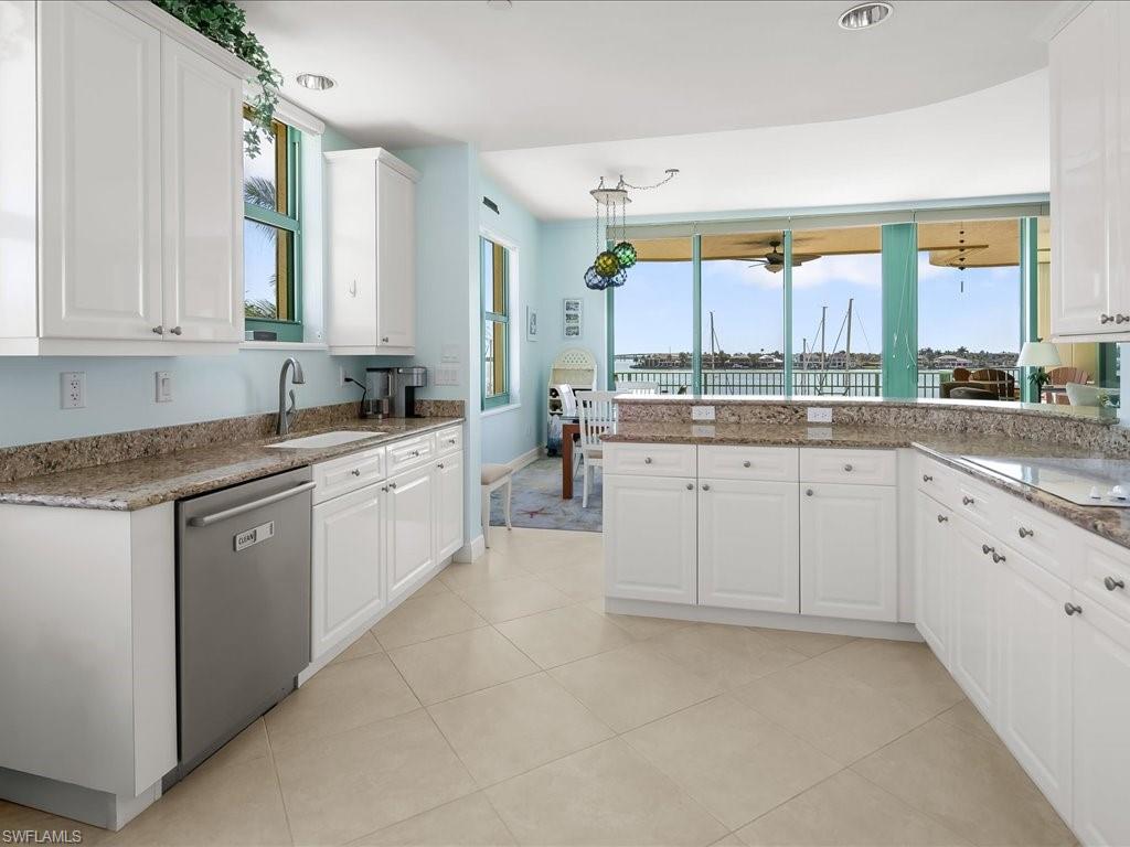PIER 81 CONDOMINIUM - Residential