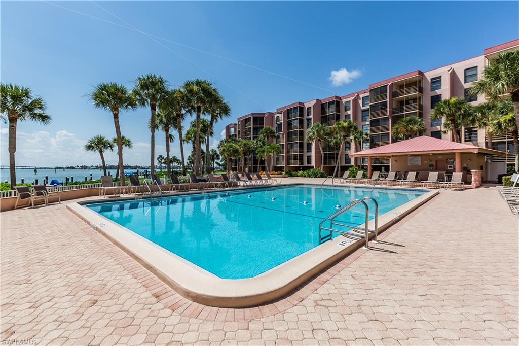 RIVERSIDE CLUB - Residential