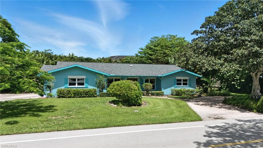 Photo of 1809 Alamanda DR, NAPLES, FL 34102 (MLS # 225058116)