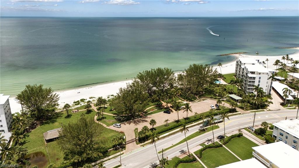 MOORINGS - Residential