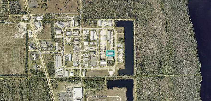 Warehouse unit currently available for lease. The space has one large overhead door, walk through doors at the front and rear, and a restroom. $1,550 per month plus Florida Sales Tax, plus electric.