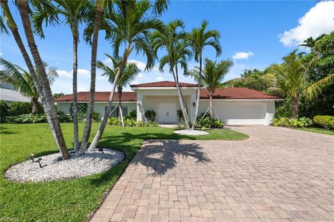 2085 Alamanda DR NAPLES FL 34102