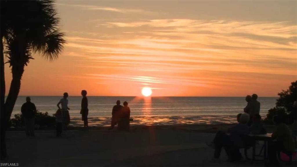 MOORINGS - Residential