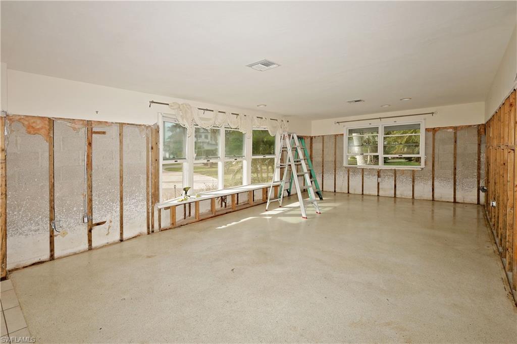 MOORINGS - Residential