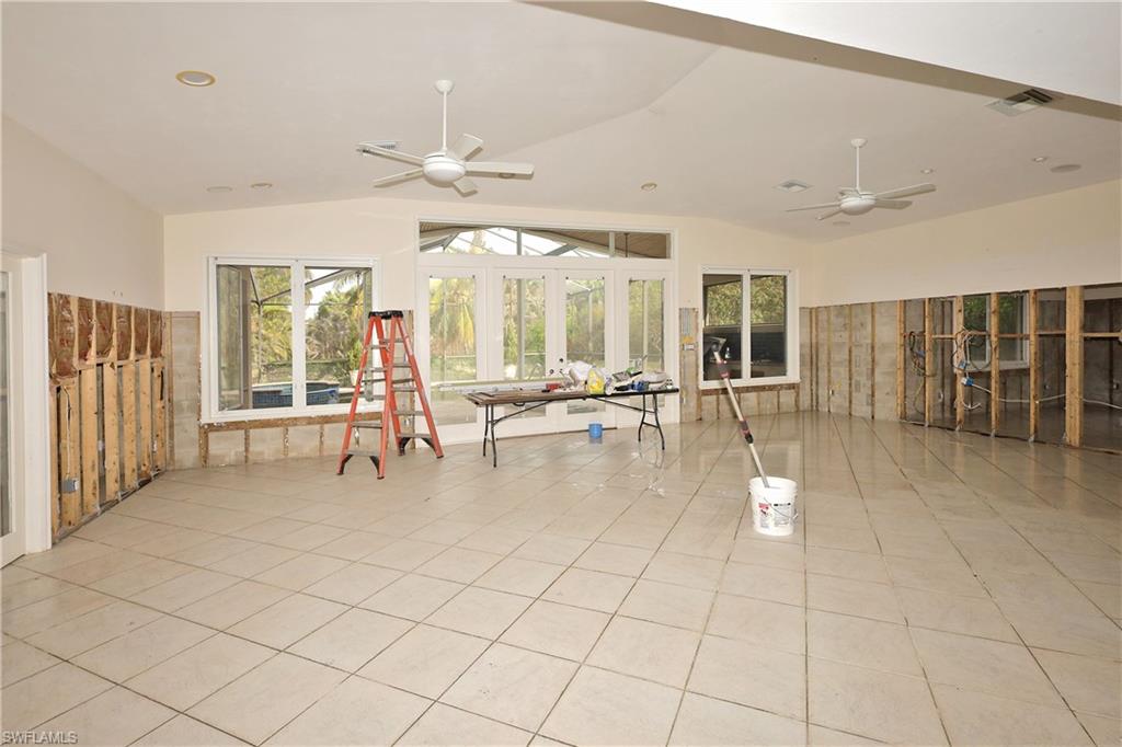 MOORINGS - Residential