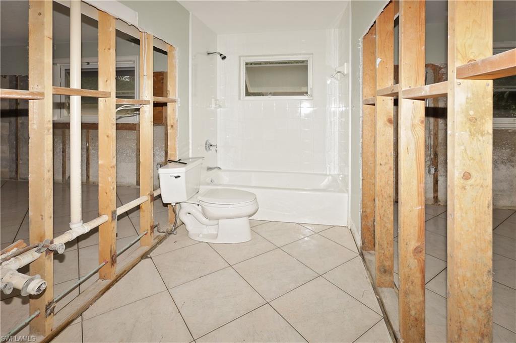 MOORINGS - Residential