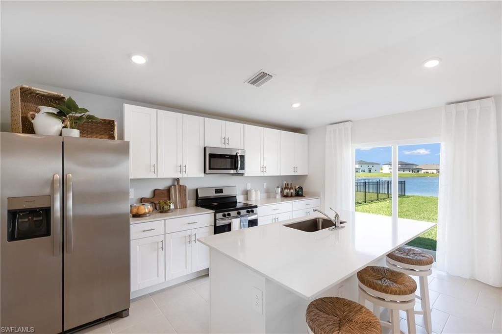 SAVANNA LAKES - Residential