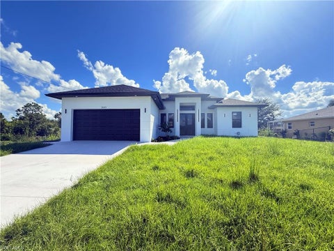 Photo of 3232 47th AVE NE, NAPLES, FL 34120 (MLS # 226038210)