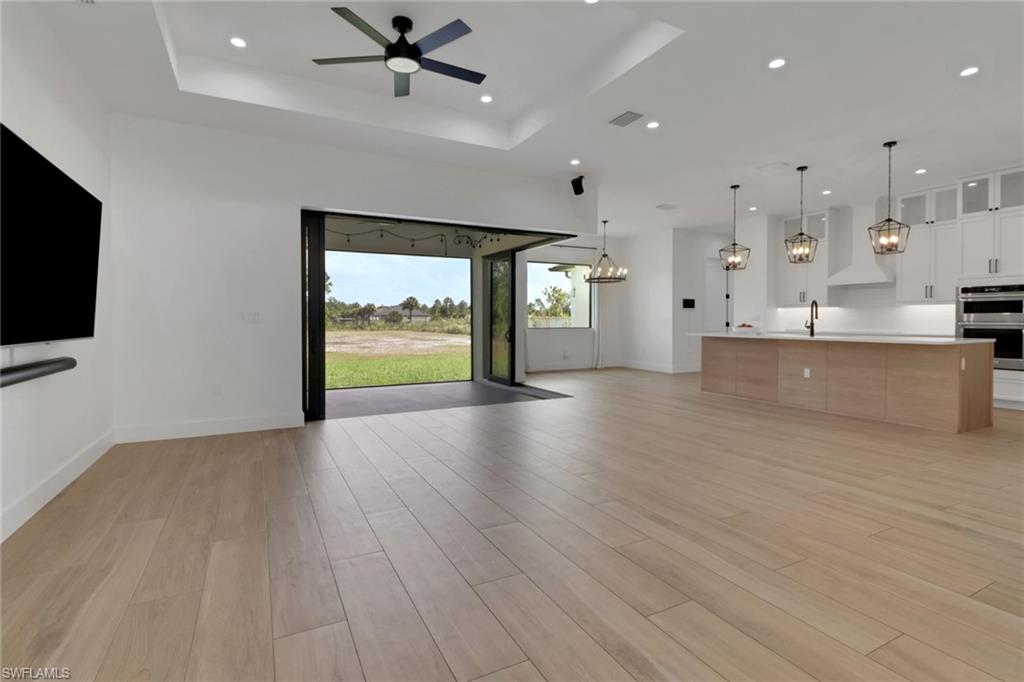 3748 Everglades Blvd NE