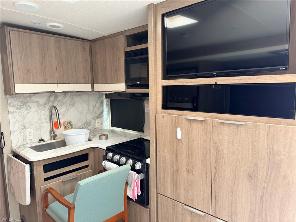 PALMETTO PALMS R V - Land