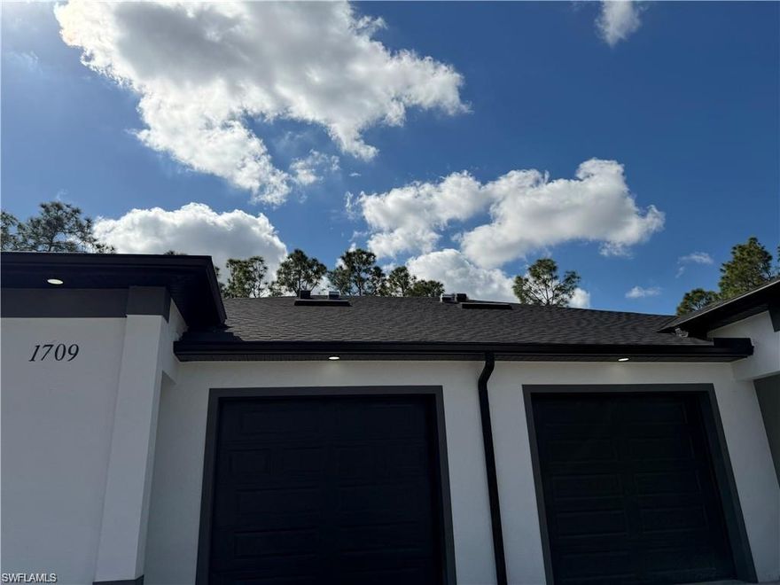 brand new duplex in West of Lehigh, very tranquil, good for tenant or owner income, close to everything, shops, markets and offices