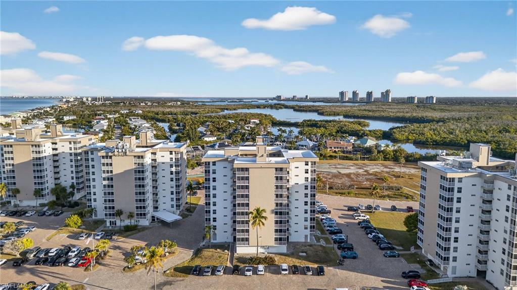 BEACH AND TENNIS CLUB - Residential