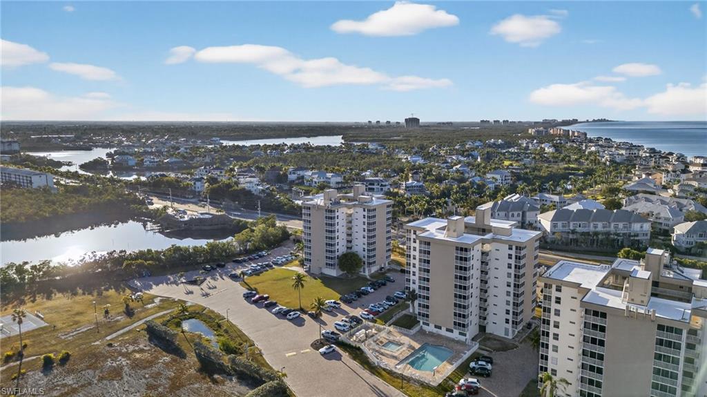 BEACH AND TENNIS CLUB - Residential