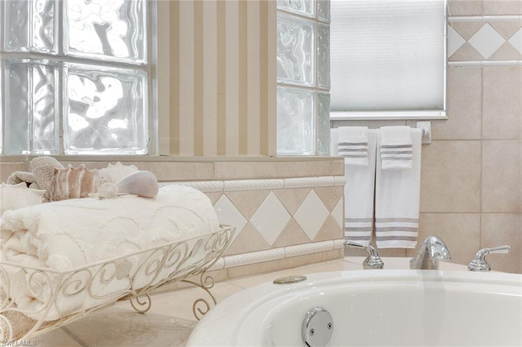 CAPE HARBOUR - Residential