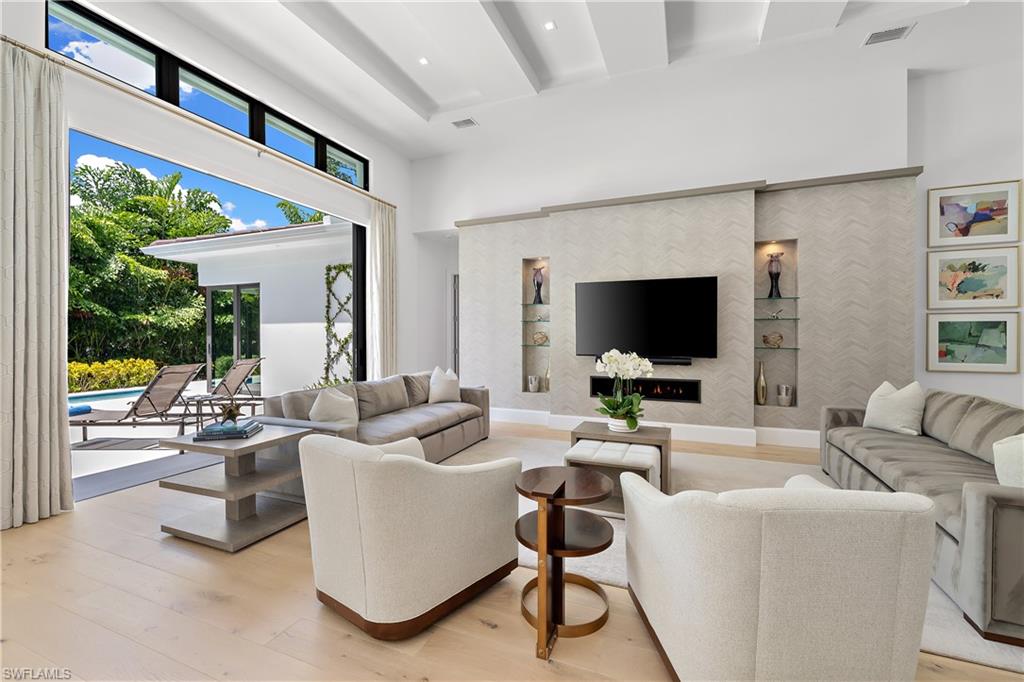 MOORINGS - Residential