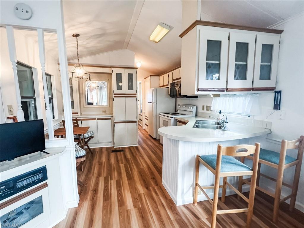 CORKSCREW WOODLANDS - Residential