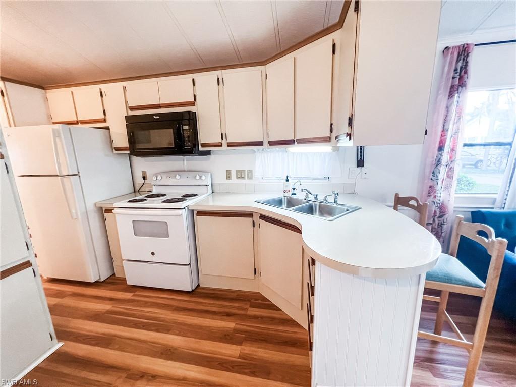 CORKSCREW WOODLANDS - Residential