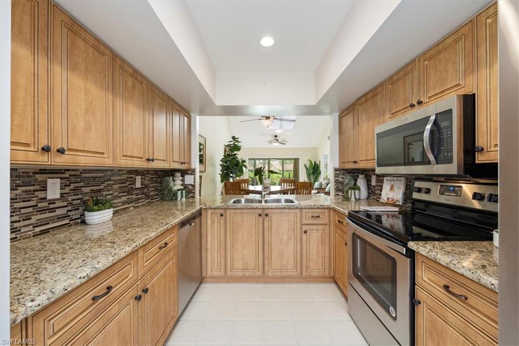 DEERWOOD VILLAS - Residential