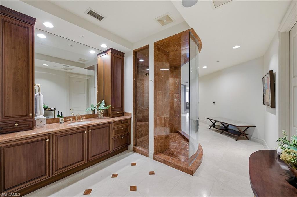 REGENT - Residential