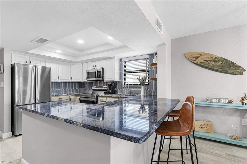 RIVER TOWERS CONDO - Residential Lease