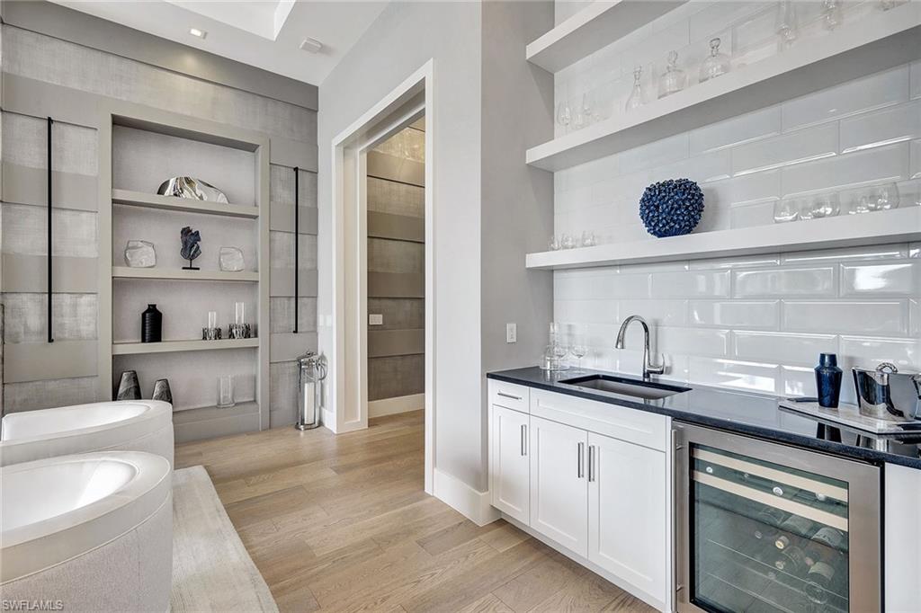 OYSTER HARBOR - Residential