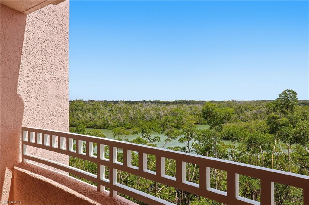 BAREFOOT BEACH CLUB - Residential