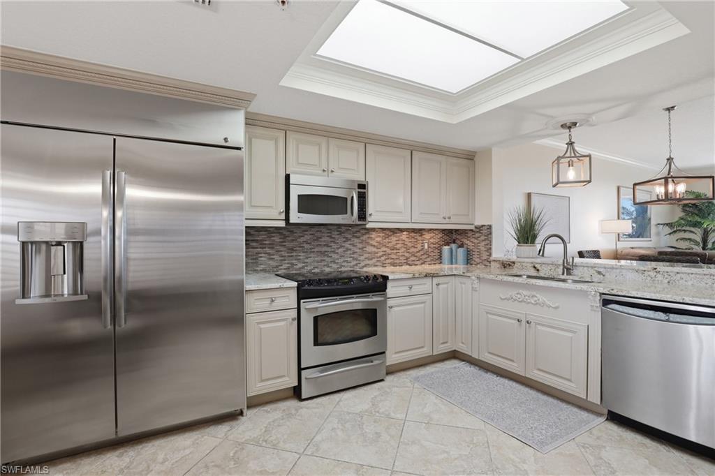 BAREFOOT BEACH CLUB - Residential