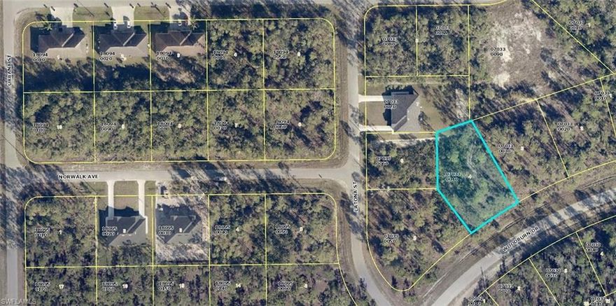 Great Duplex lot in superb location and close to Hwy 80 in Greenbriar area.  Duplex lot next door is also available.  Buy now and build later and lot prices are moving up.