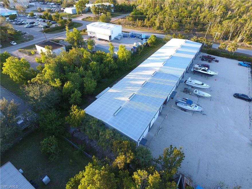 Newer Warehouse unit currently available for lease. The bay has one large overhead door, walk through doors at the front and rear, fire sprinklers and a restroom. $1,550 per month plus Florida Sales Tax, plus electric.