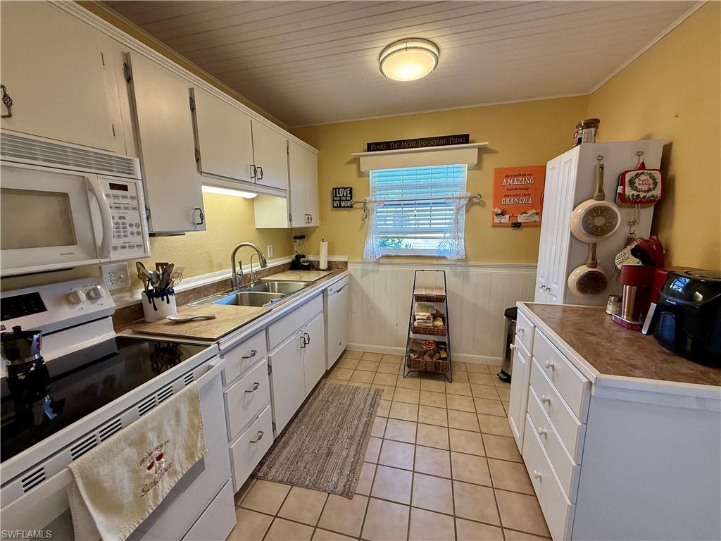 MYERLEE ESQUIRE COURTS CONDO - Residential