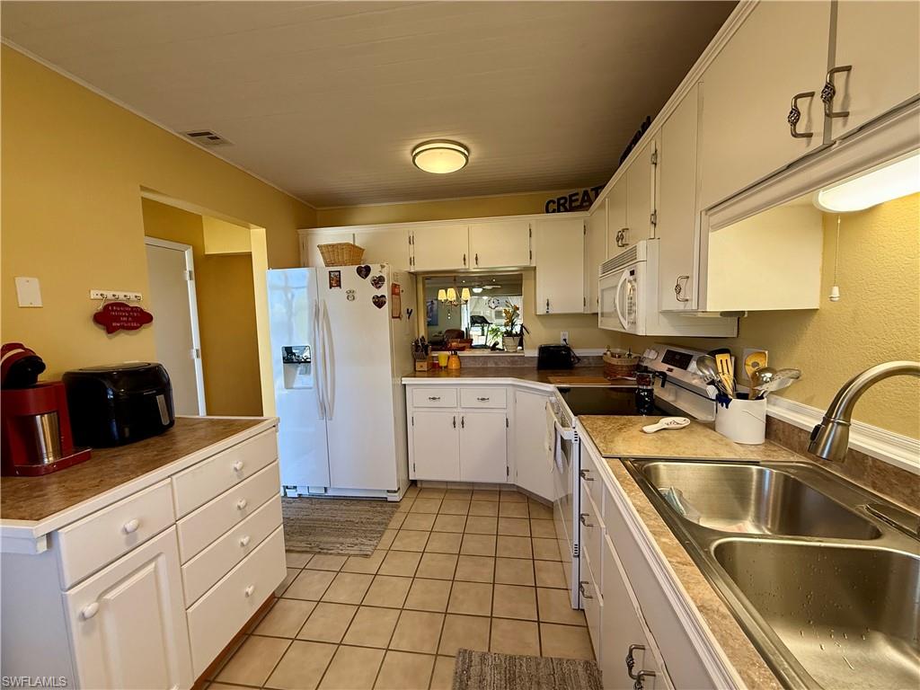 MYERLEE ESQUIRE COURTS CONDO - Residential