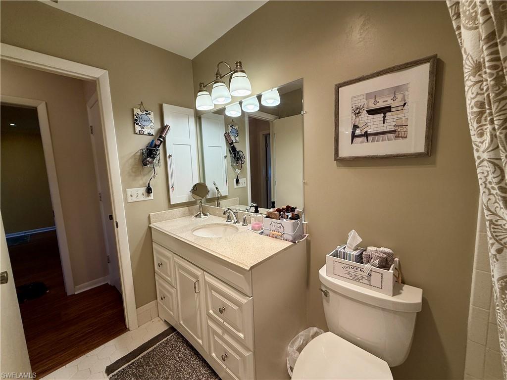 MYERLEE ESQUIRE COURTS CONDO - Residential