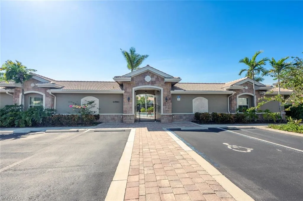 Bonita Springs, Florida 34135, United States, 2 Bedrooms Bedrooms, ,3 BathroomsBathrooms,Residential,Contingent,30800