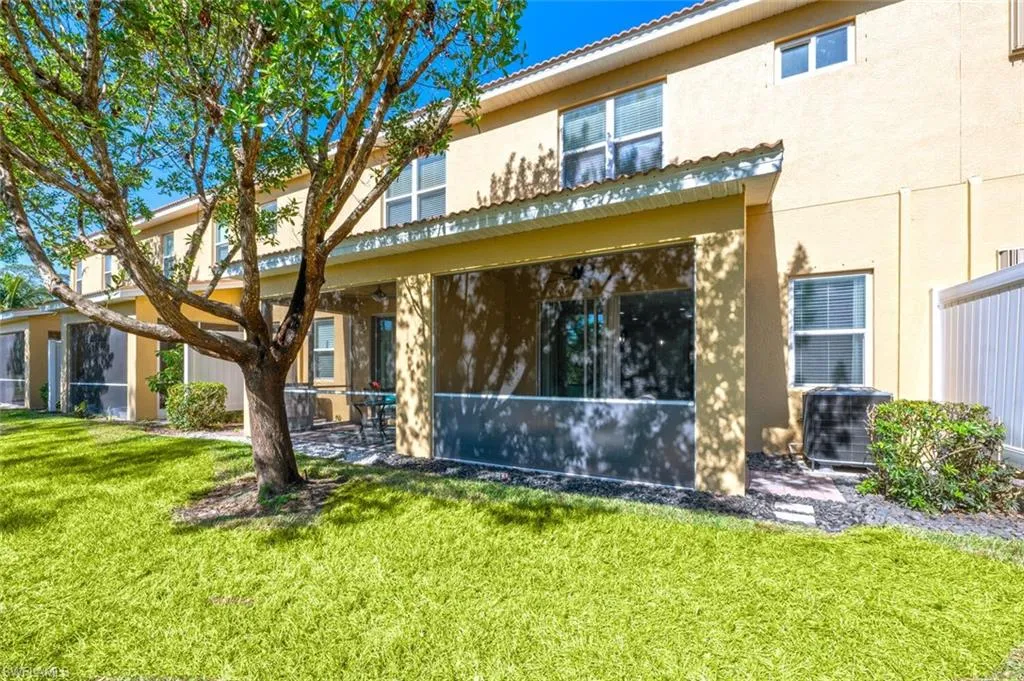 Bonita Springs, Florida 34135, United States, 2 Bedrooms Bedrooms, ,3 BathroomsBathrooms,Residential,Contingent,30800