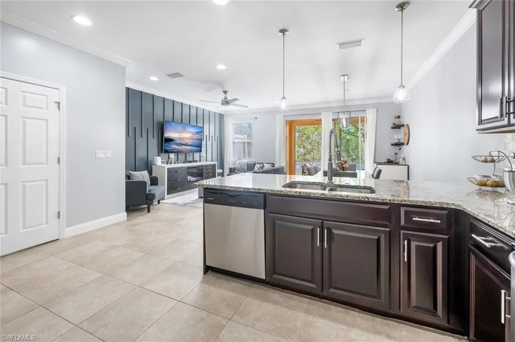 Bonita Springs, Florida 34135, United States, 2 Bedrooms Bedrooms, ,3 BathroomsBathrooms,Residential,Contingent,30800