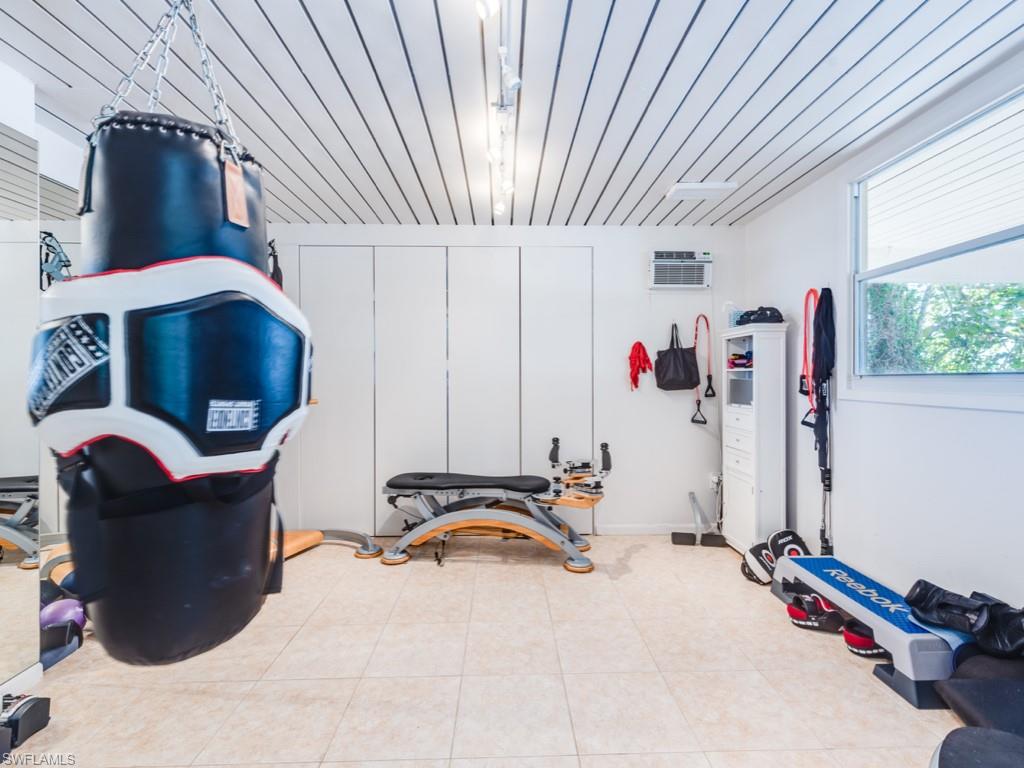 HIDEAWAY BEACH - Residential