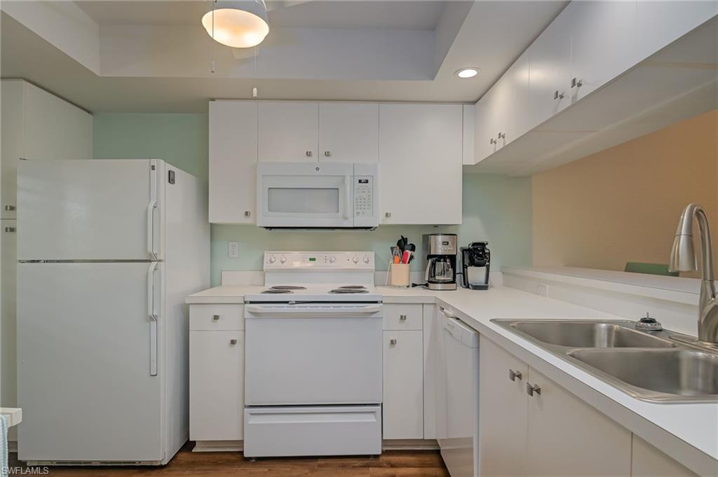 VILLAGES ON COURT SIDE - Residential