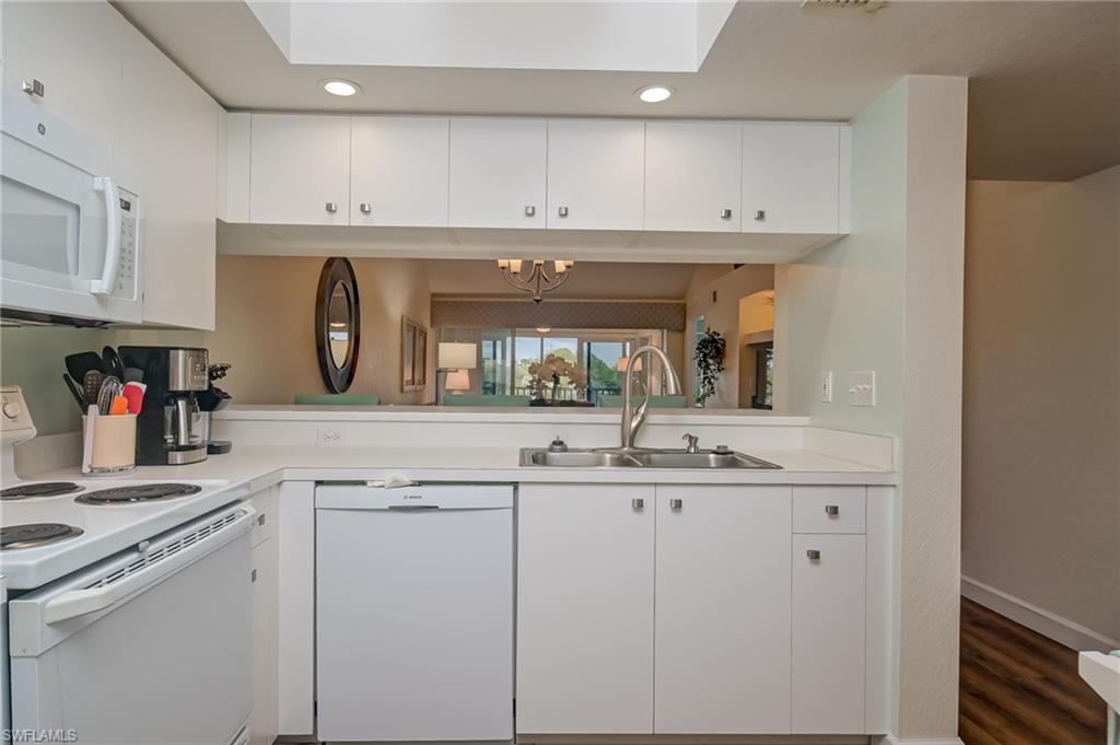 VILLAGES ON COURT SIDE - Residential